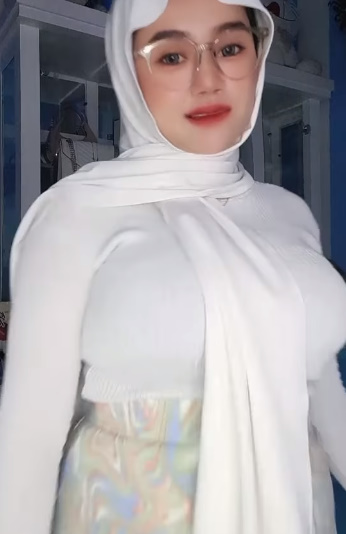 looking makes it hot_123