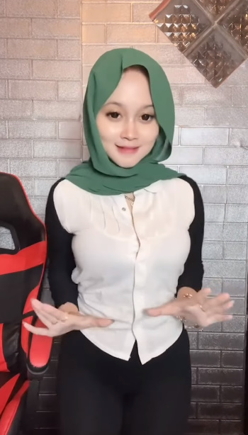 looking makes it hot_123