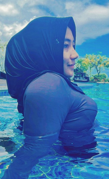 looking makes it hot_124