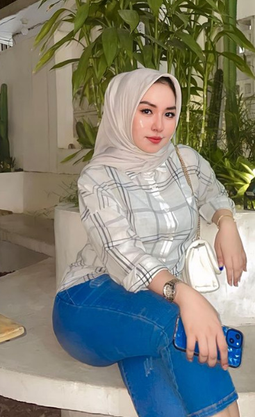 looking makes it hot_124