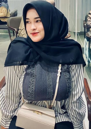 looking makes it hot_124