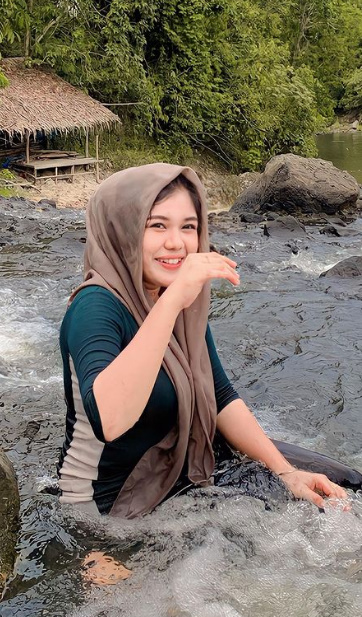 looking makes it hot_124