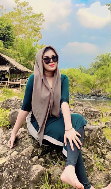 looking makes it hot_124