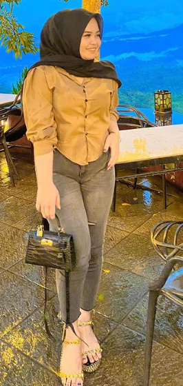 looking makes it hot_124