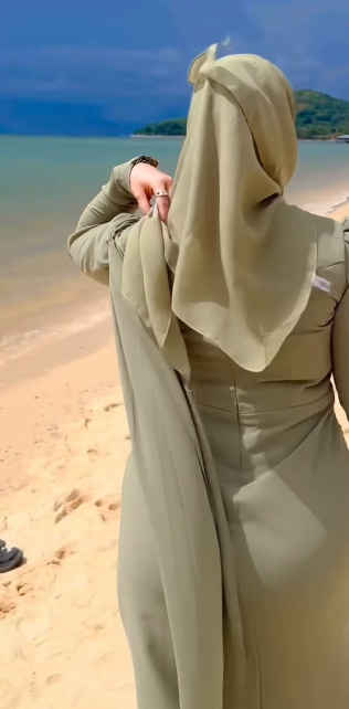 looking makes it hot_124