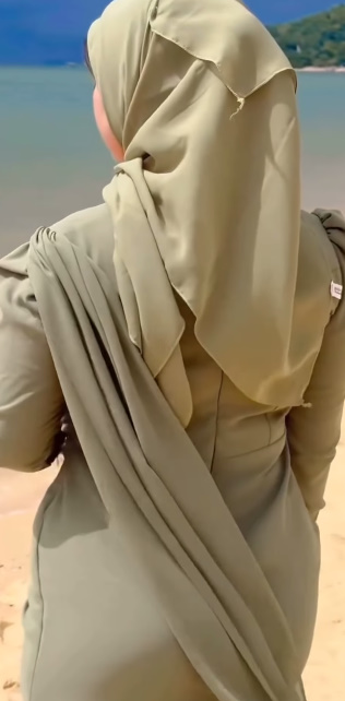 looking makes it hot_124