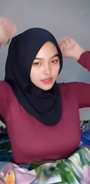 looking makes it hot_124