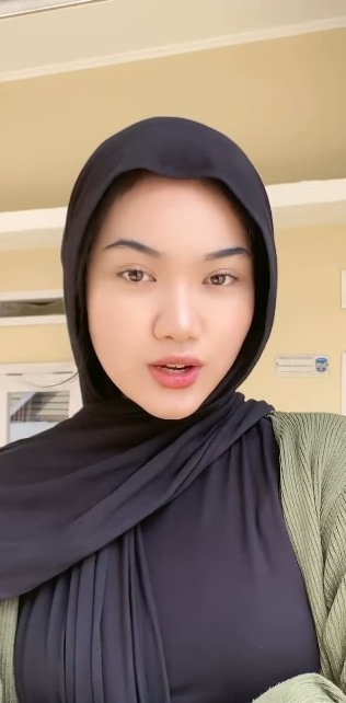 looking makes it hot_124