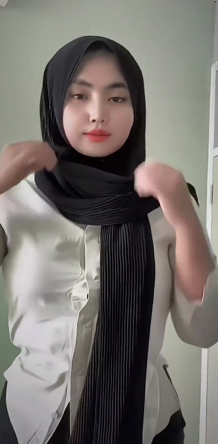 looking makes it hot_124