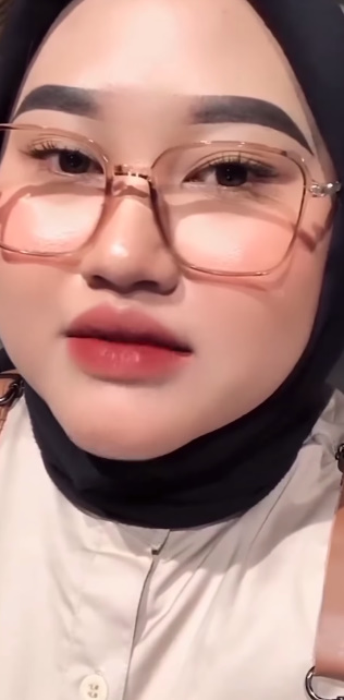 looking makes it hot_124