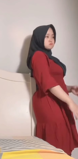 looking makes it hot_124