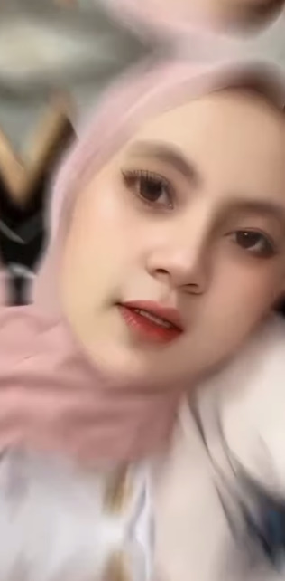 looking makes it hot_124