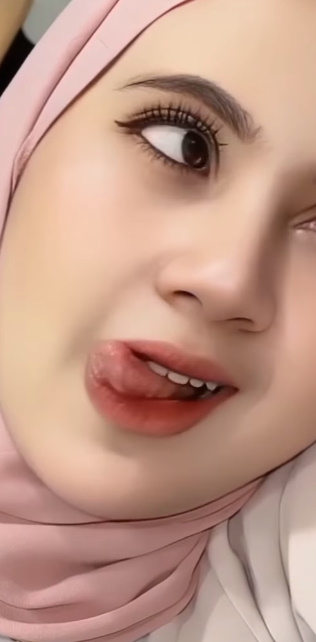 looking makes it hot_124