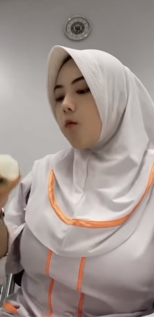 looking makes it hot_124