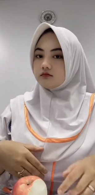 looking makes it hot_124