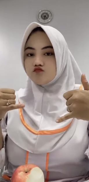 looking makes it hot_124