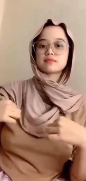 looking makes it hot_124