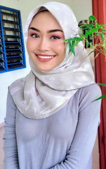 looking makes it hot_126