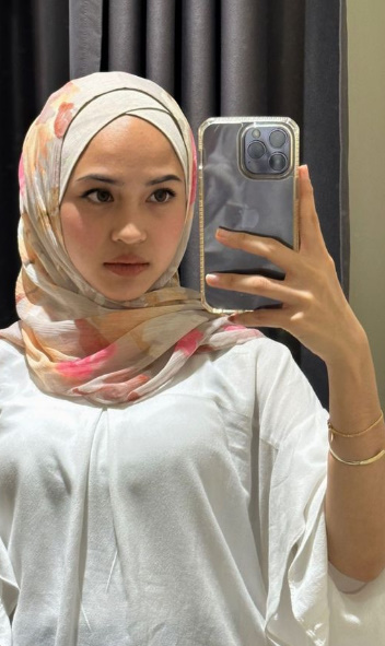 looking makes it hot_126