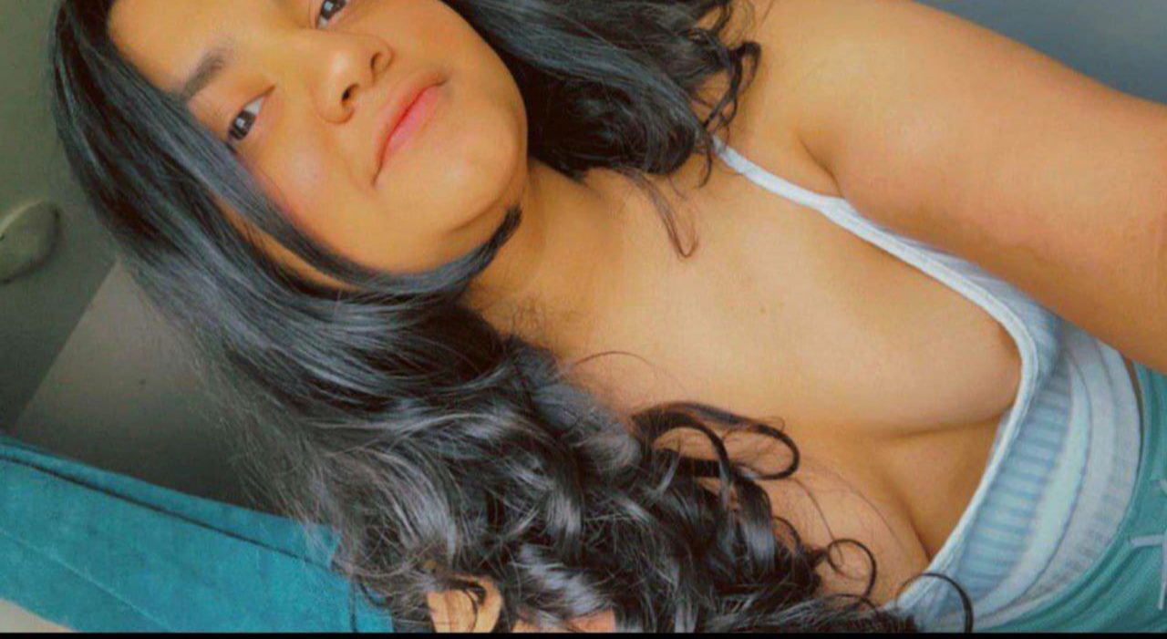 Indian girl boob show pic