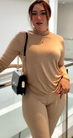 looking makes it hot_129