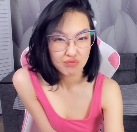 looking makes it hot_131