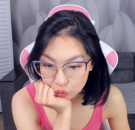 looking makes it hot_131