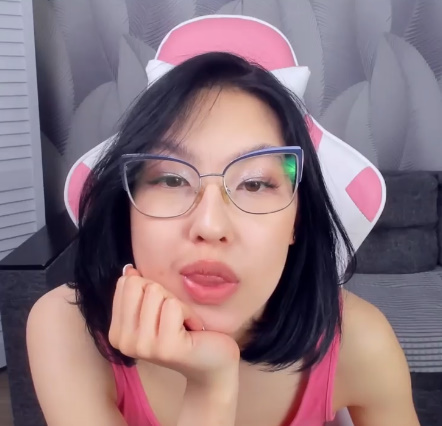 looking makes it hot_131