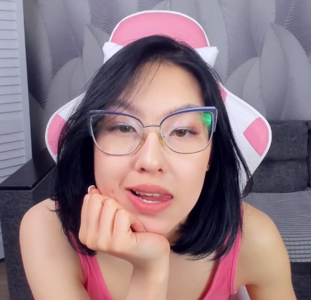 looking makes it hot_131