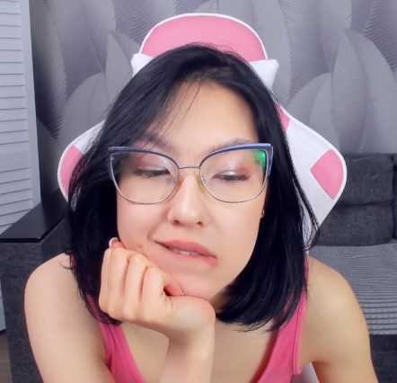 looking makes it hot_131