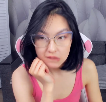 looking makes it hot_131