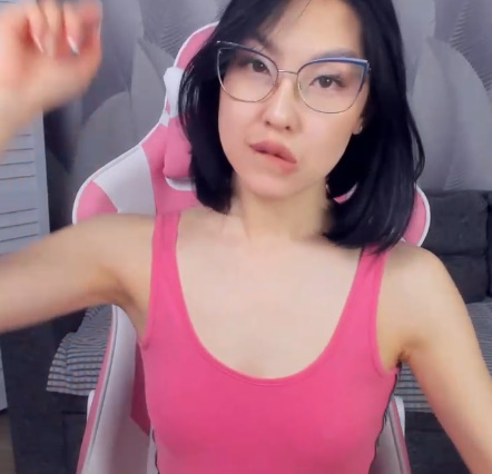 looking makes it hot_131