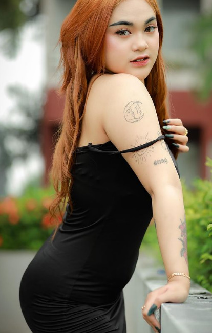 looking makes it hot_132