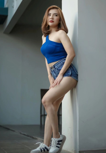 looking makes it hot_132