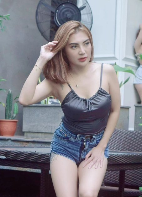 looking makes it hot_132