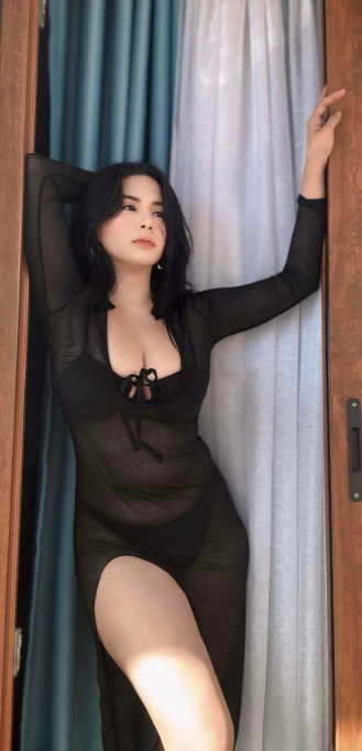 looking makes it hot_133