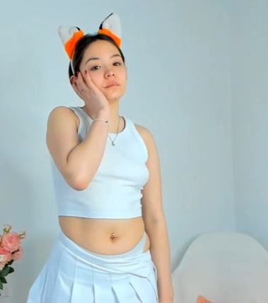 looking makes it hot_135