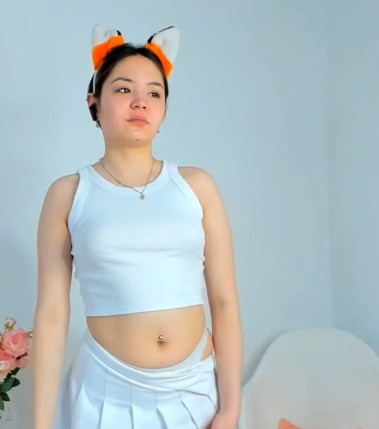 looking makes it hot_135