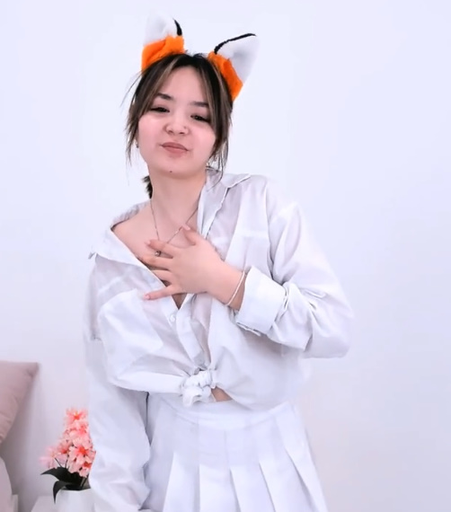 looking makes it hot_135