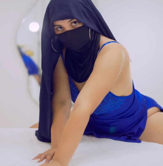 looking makes it hot_136