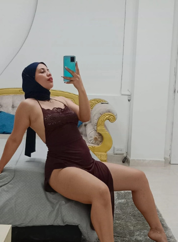 looking makes it hot_136