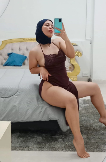 looking makes it hot_136