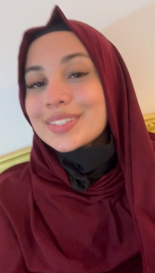 looking makes it hot_136