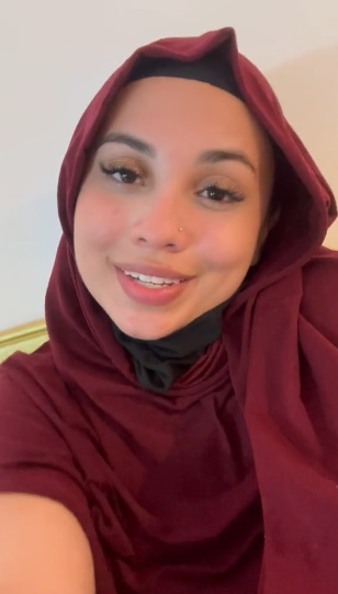 looking makes it hot_136