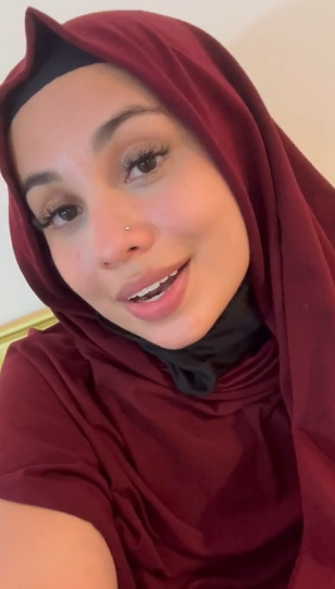 looking makes it hot_136