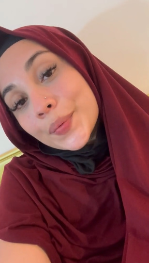 looking makes it hot_136