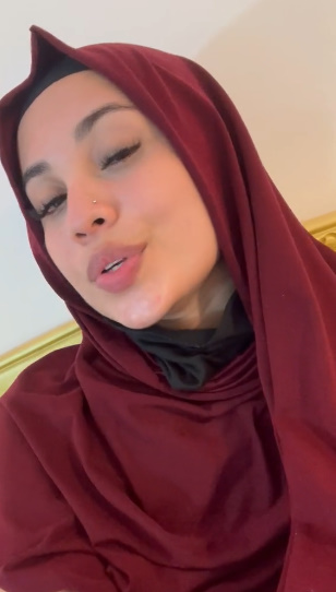 looking makes it hot_136