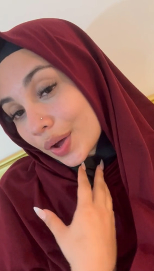 looking makes it hot_136