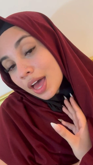 looking makes it hot_136