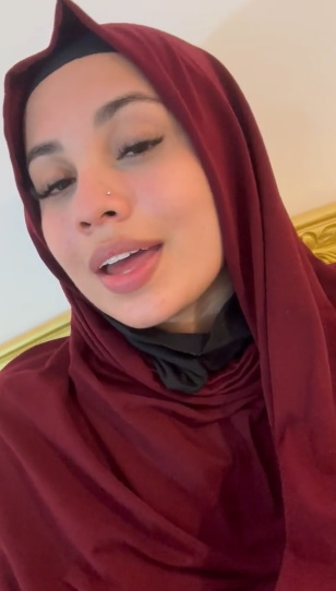 looking makes it hot_136